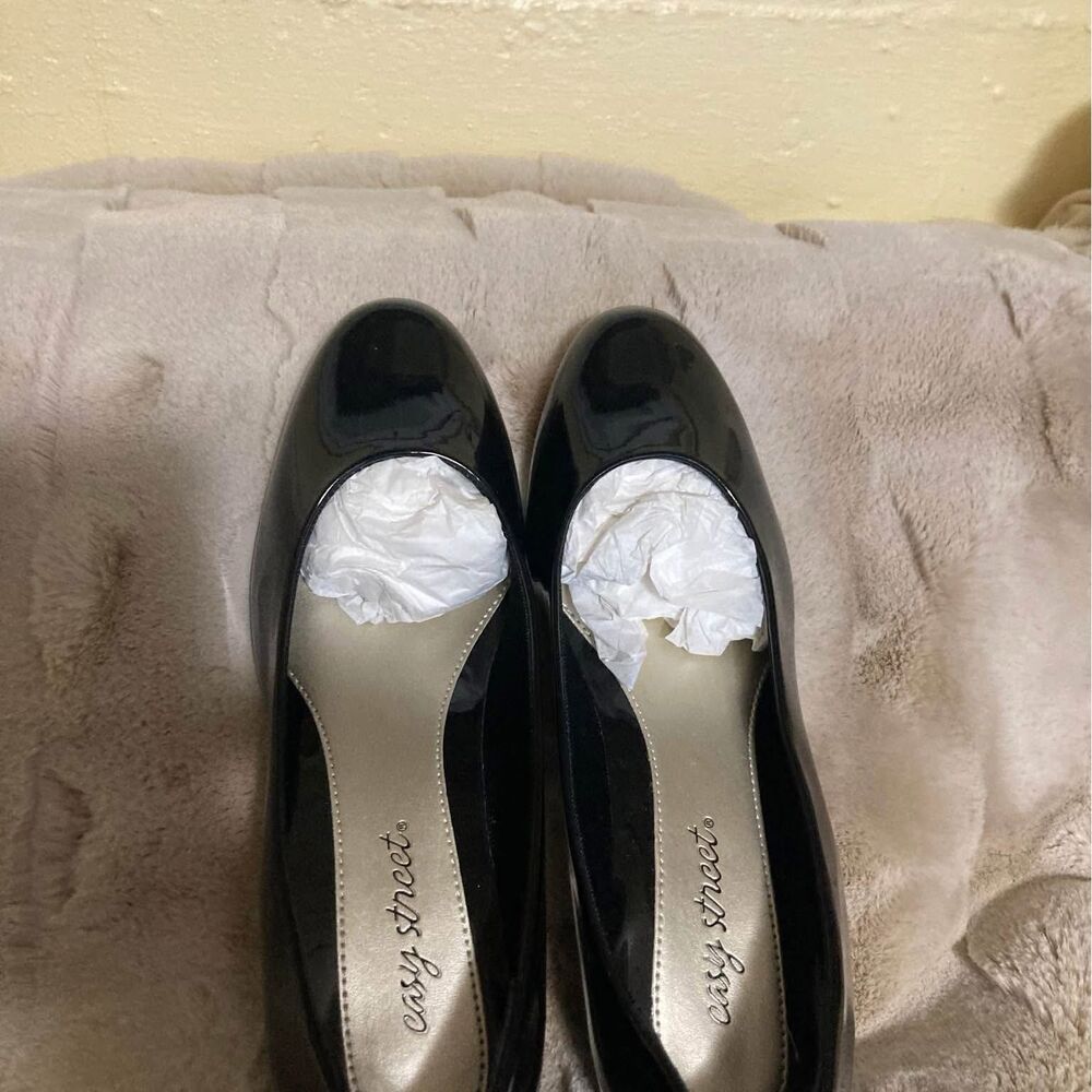 Easy Street Women’s Slip on Shoes 8.5 - WW